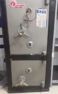 گاوصندوق و دستگاه کپی ایستاده