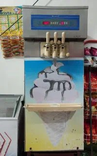 دستگاه بستنی قیفی