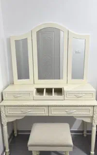 فروش میزآرایش شیری رنگ