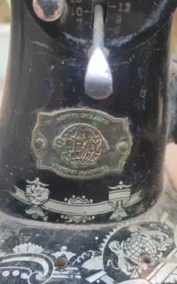 چرخ خیاطی بسیار قدیمی ثریا