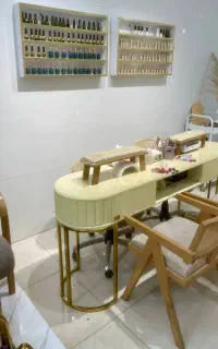 فروش وسایل سالن زیبایی میز تخت آینه