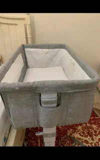 تخت کنار مادر