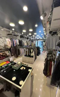 همکار فروشنده پوشاک زنانه