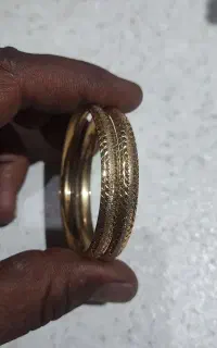 یک عدد النگوی طلا در حد نو