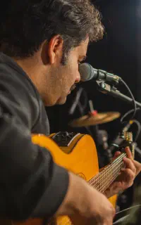 آموزش گیتار ( افراز فرهادی نیا گیتاریست گس بند)