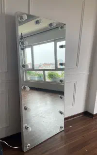 آینه چراغدار(لامپ دار)