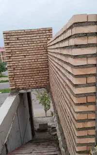 بنا هستم ،آجر چین.