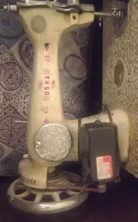 فروش چرخ خیاطی خانگی  کار کرده  دینام دار