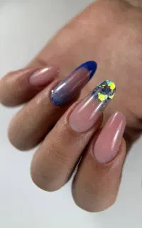 آموزش کاشت ناخن