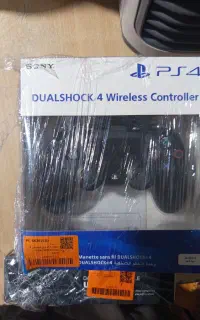 دسته پلی استیشن 4 با کابل شارژ