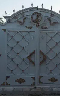 نقاش ساختمان و درب و پنجره