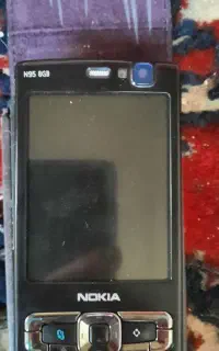 یک گوشی نوکیا n95 و یک عدد گوشی motorola