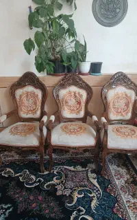 یک جفت فرش ۹ متری لاشه دارو و مبل سلطنتی سالم
