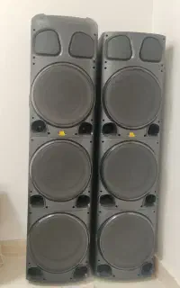 باند دوتایی jbl بغل تلویزیون