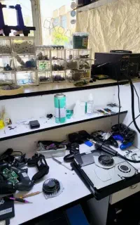 تعمیر تخصصی دسته PS4 و PS5 و سرویس کنسول