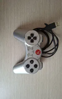دسته بازی USB کامپیوتر نقره‌ای