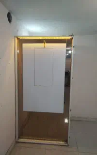 اتاق پرو با اینه قدی