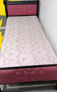 تخت خواب تک‌نفره
