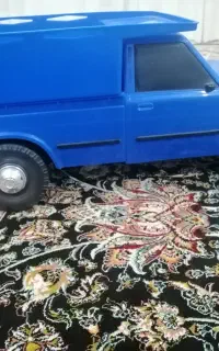 نیسان آبی و تریلی