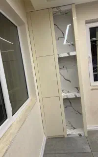 شلف دیواری ایستاده