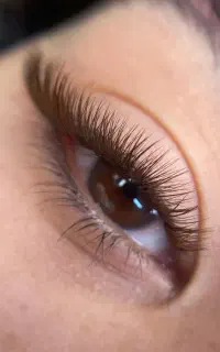 اکستنشن و لیفت مژه و ابرو