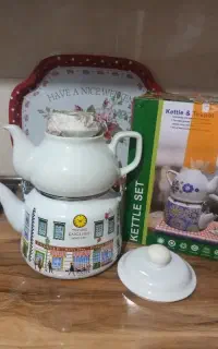 کتری قوری رومنس باجعبه وارداتی آکبند نو