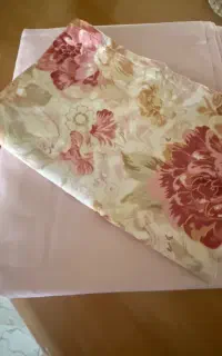 ملافه صورتی دو نفره همراه با یک عدد رو بالشتی