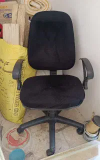 صندلی کامپیوتر و درب کابینت فلزی