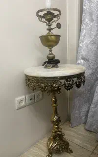 میز وچراغ برنزی