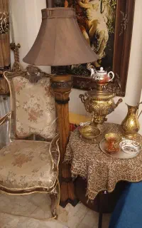 آباژور ایستاده