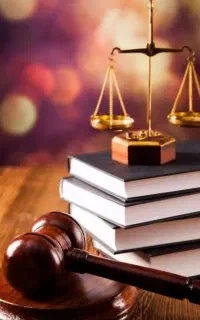 وکیل پایه یک دادگستری