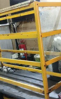میز فلزی