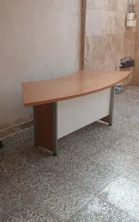 فروش میز اداری بزرگ و شیک سالم و تمیز