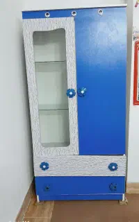 کمد بچه در حد نو همراه لوازم جانبی