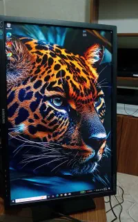 مانیتور ۲۴ اینچ برند SAMSUNG با پایه آسانسوری