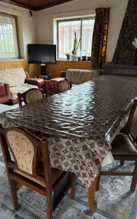 تخت دونفره ومیز چوبی نو