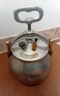 زودپز 6لیتری حاج نصرالهی در حد نو