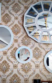 ساعت آینه ای همراه آینه های حبابی فانتزی