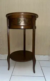 میز با چوب درجه ۱ و کارآمد .