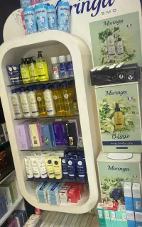 استند فروشگاهی آرایشی و بهداشتی