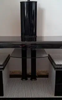 میز تلویزیون شیشه ای