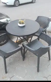 میزو صندلی ۲عدد میز ۷ تا صندلی پلاستیکی سالم