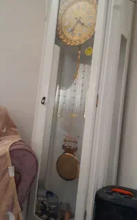 ویترین و ساعت ایستاده
