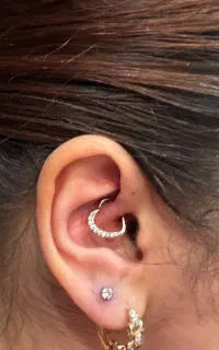 افر ویژه خدمات پیرسینگ و میکرودرمال