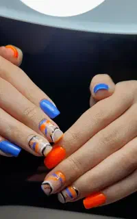 آموزش و خدمات کاشت و طراحی ناخن
