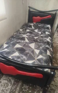 تخت یکنفره چرم فلزی