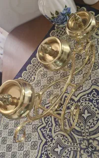 شمعدانی سه پایه جنس فلز با سه عدد شعله از جنس برنج