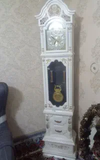 ساعت ایستاده سفید