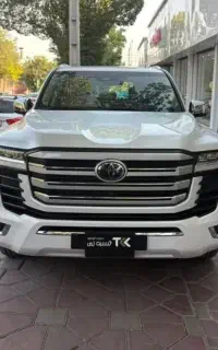 تویوتا لندکروز VXR مدل 2026 فول کامل داخل کرم