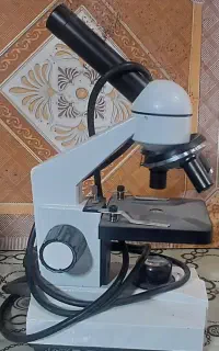میکروسکوپ ازمایشگاهی